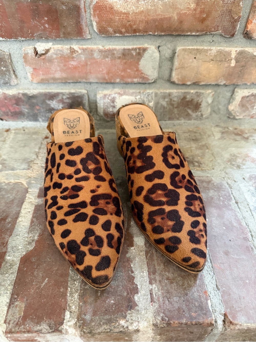 BEAST FASHION Leopard Print Pointed Slip-On Mules